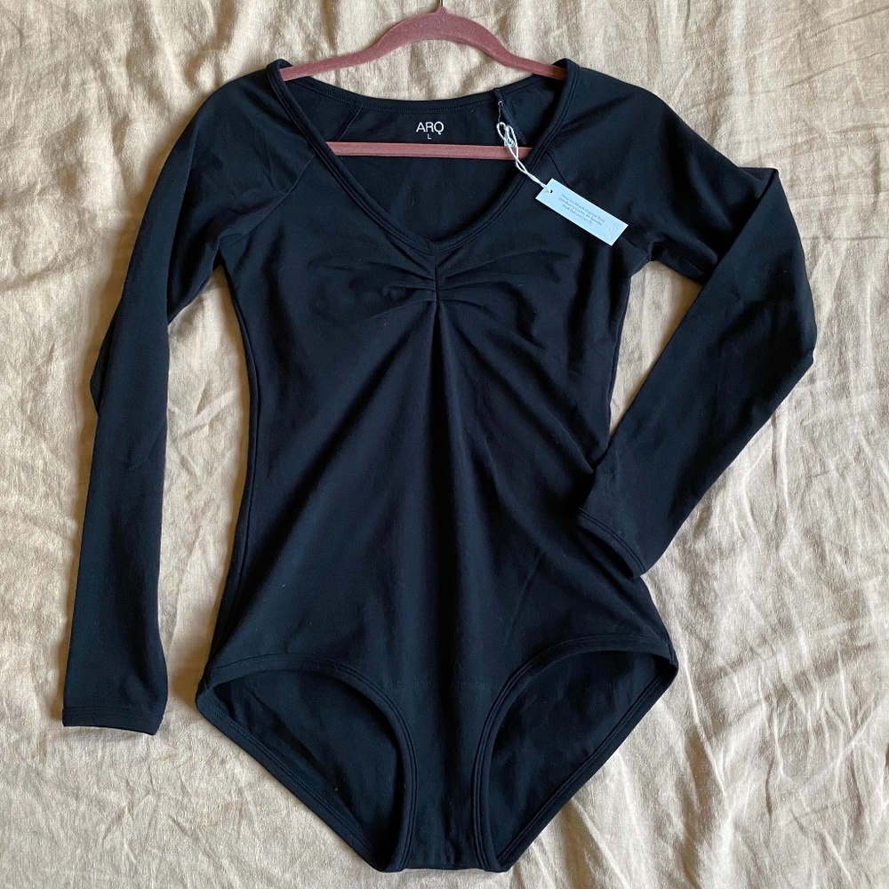 ARQ Paloma Leo in Black- NWT